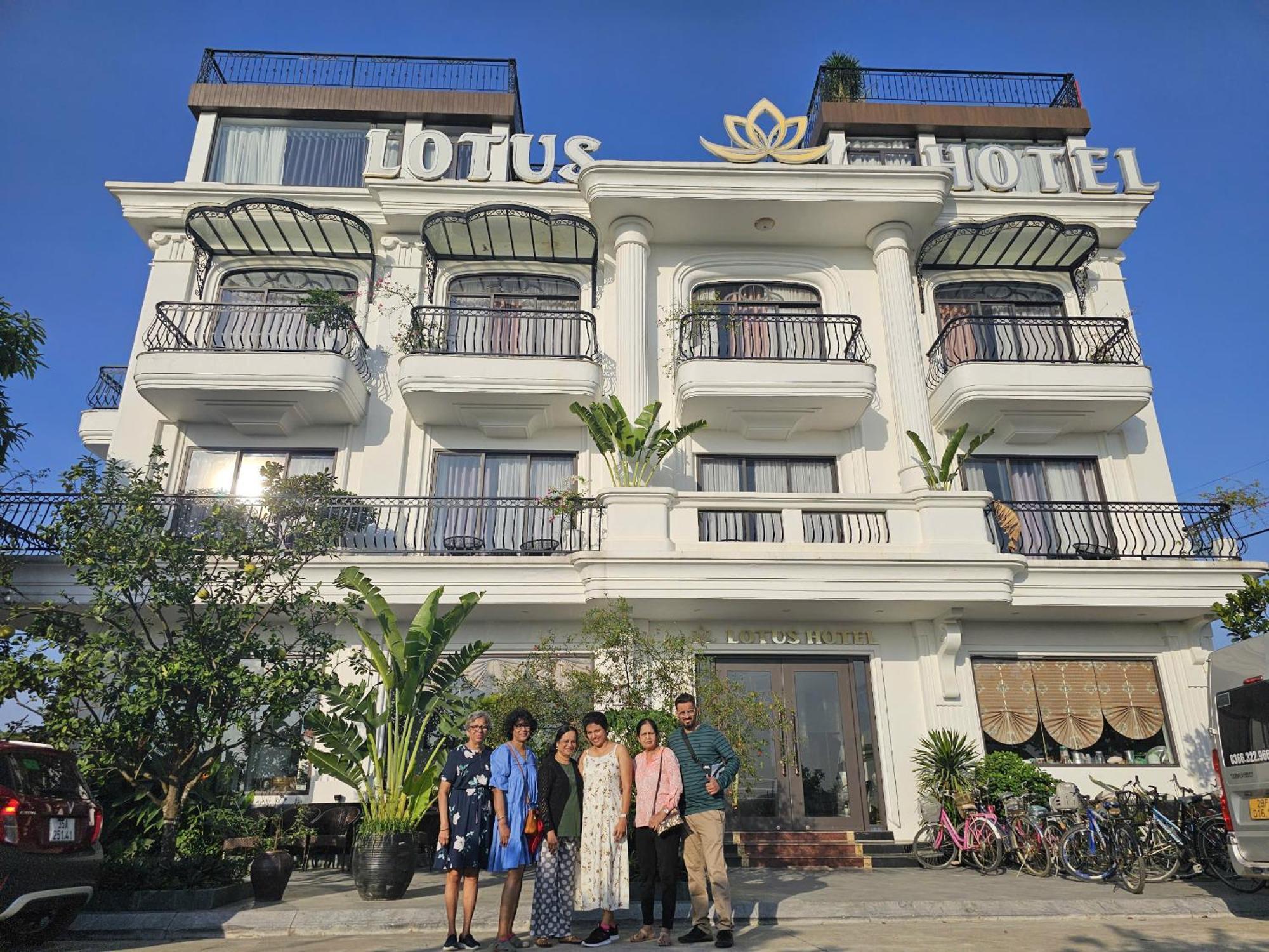 Lotus Hotel Нин Бин Екстериор снимка